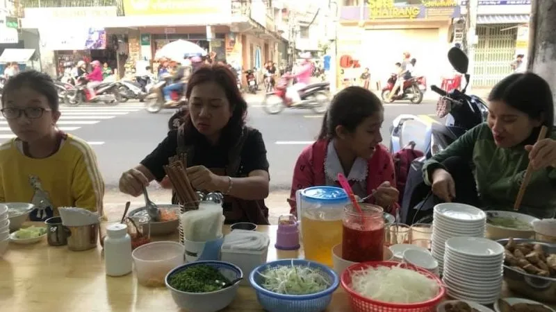 10 quán bánh canh chả cá ở Nha Trang ngon nứt vách