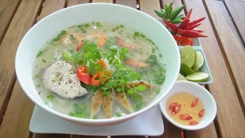 10 quán bánh canh chả cá ở Nha Trang ngon nứt vách