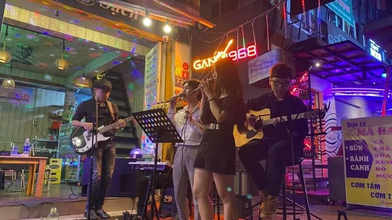 10 quán bia úp ngược được giới trẻ yêu thích nhất tại Sài Gòn