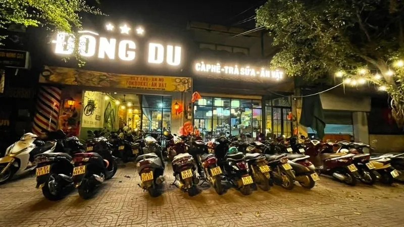 10 quán cafe tone vàng xinh chói chang cho team sống ảo