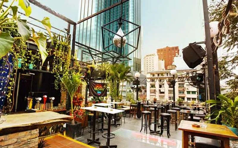 10 quán cocktail bar chill nhẹ ở Sài Gòn sầm uất giá bình dân