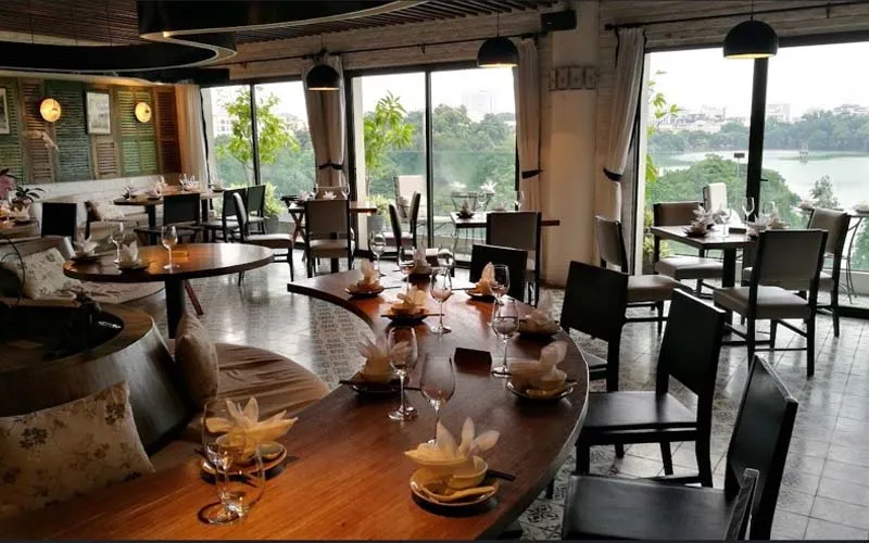 15 quán rooftop cafe Hà Nội giúp bạn ngắm nhìn vẻ đẹp có 1-0-2 của Thủ đô Hà Nội