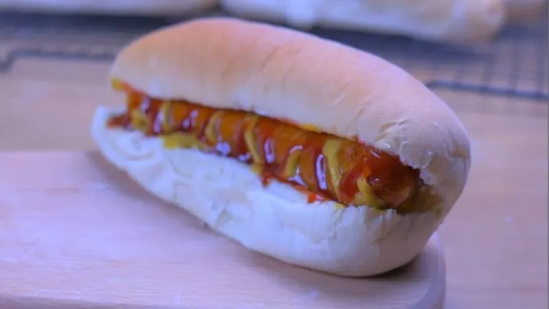 3 cách làm hot dog xúc xích phô mai Hàn Quốc, Việt Nam và Mỹ