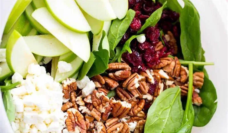 3 cách làm salad với quả cranberry (nam việt quất) siêu hấp dẫn