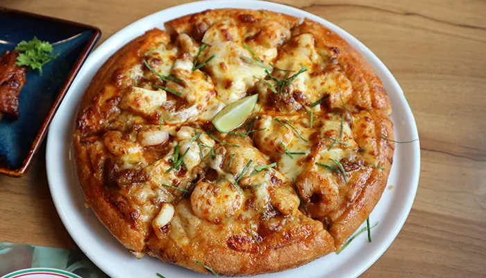 Ăn thử pizza sầu riêng và pizza lẩu Thái, kết quả hết sức kinh khủng