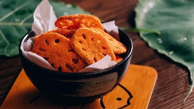 Bỏ túi cách làm snack củ sen lắc phô mai giòn rụm, béo thơm