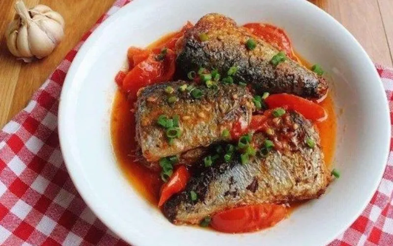 Cách kho cá nục với cà chua thơm ngon, không nát