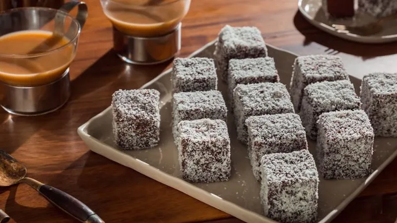 Cách làm bánh Lamington socola thơm ngon chuẩn vị nước Úc