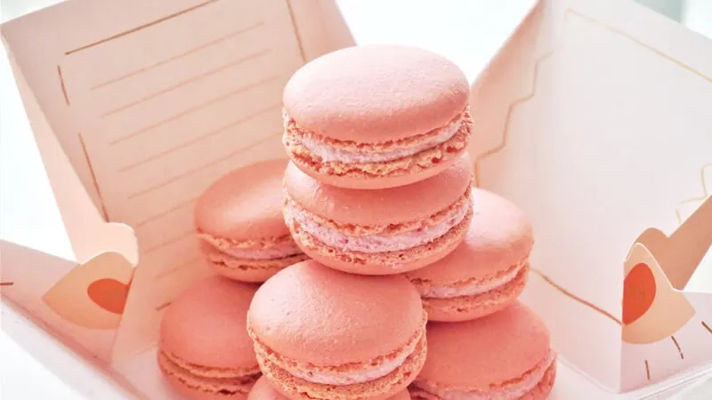 Cách làm bánh macaron nhân kem phô mai thơm ngon đẹp mắt đơn giản