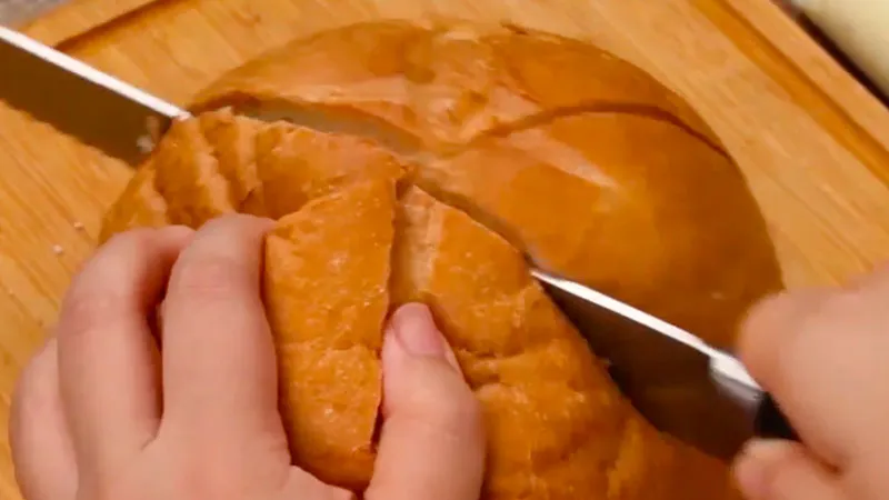 Cách làm bánh mì phô mai bơ tỏi Hàn Quốc cực đơn giản tại nhà