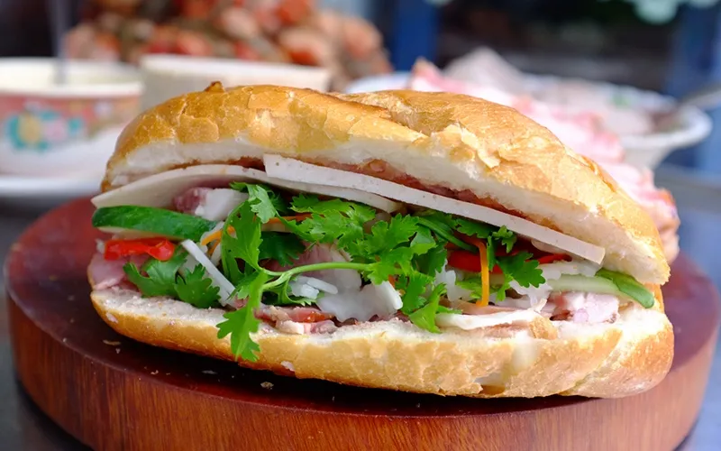 Cách làm bánh mì thịt nguội giòn ngon, hấp dẫn như ngoài hàng