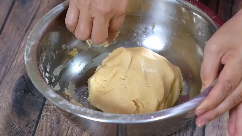 Cách làm bánh Trung thu nhân thập cẩm ngon đơn giản tại nhà