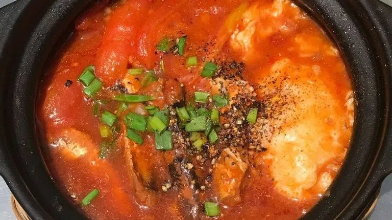 Cách làm cá hộp sốt cà chua và sốt tương thơm ngon tròn vị