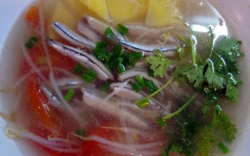Cách làm canh cá cơm nấu ngót chua ngọt thơm ngon, giải ngấy cho cả nhà