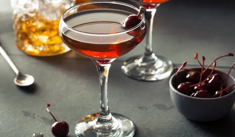 Cách làm cocktail manhattan ngọt ngào, cổ điển, cuốn hút