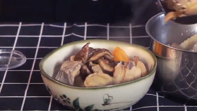Cách làm gà om nấm (nấm hương khô) thơm ngon, bổ dưỡng