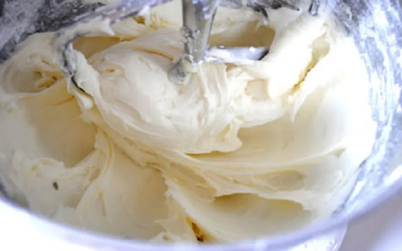 Cách làm kem bánh gato bằng sữa tươi đơn giản, đẹp mắt tại nhà