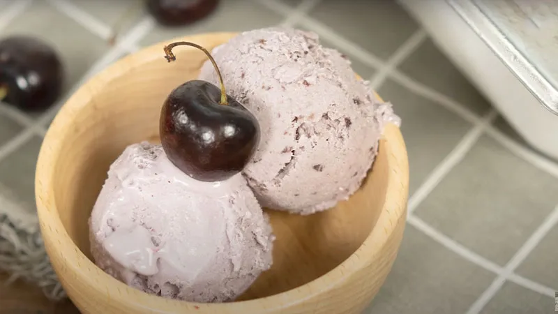 Cách làm kem Cherry chua ngọt, mát lạnh cho ngày hè