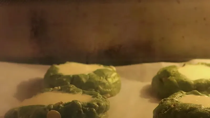 Cách làm matcha cookies nhân phô mai thơm béo hấp dẫn