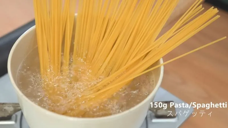 Cách làm mỳ Ý sốt bơ tỏi cay thơm lừng, ăn ngon không dừng được
