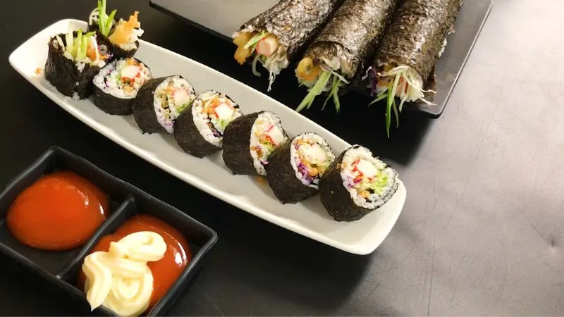 Cách làm sushi thanh cua bắp cải giải ngấy bữa cơm gia đình