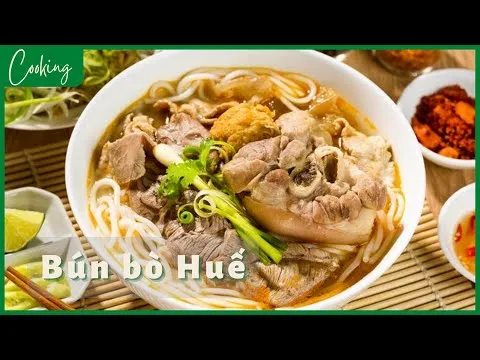 Cách nấu bún bò Huế đơn giản từ viên, gói gia vị có sẵn