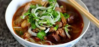 Cách nấu bún bò Huế giò heo ngon, công thức chuẩn vị