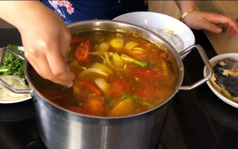 Cách nấu bún cá thu thơm ngon chuẩn vị Đà Nẵng