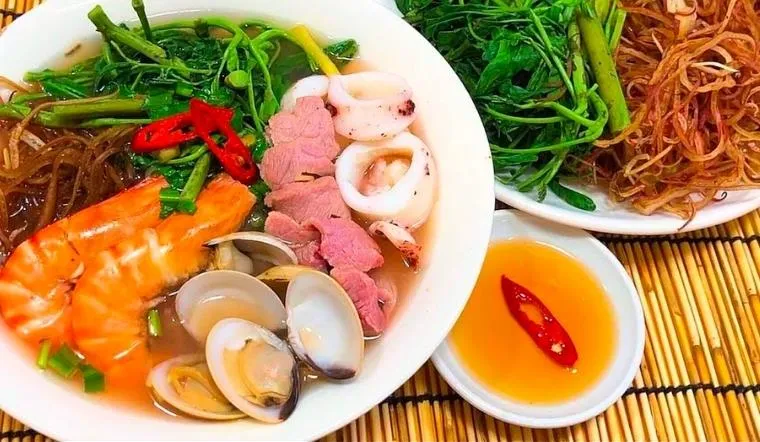 Cách nấu bún Thái chua cay, đậm đà chuẩn vị từ gói sốt Tom Yum