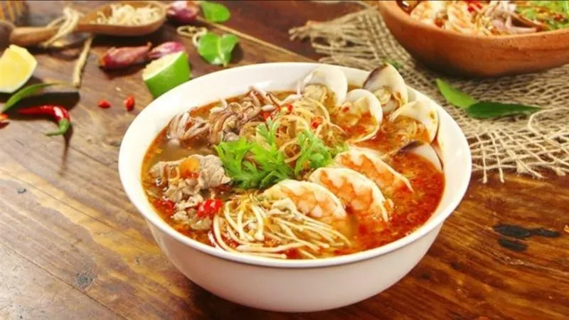 Cách nấu bún Thái chua cay, đậm đà chuẩn vị từ gói sốt Tom Yum