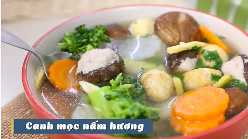 Cách nấu canh mọc nấm hương thơm ngon, đầy năng lượng cho ngày đầu tuần