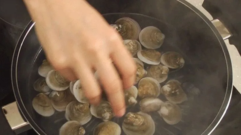 Cách nấu canh rong biển với ngao không bị tanh