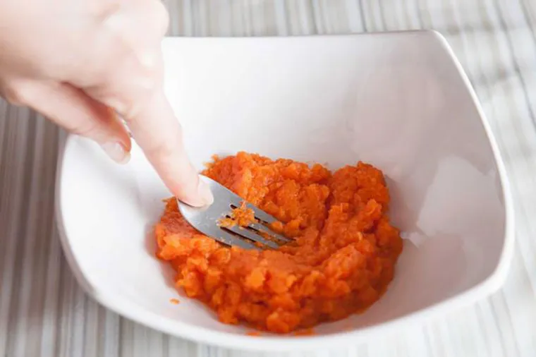 Cách nấu cháo thịt gà cà rốt bổ dưỡng cho bé yêu tại nhà