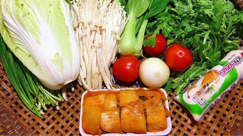 Cách nấu lẩu kim chi hải sản chuẩn vị Hàn Quốc ngon, chua cay