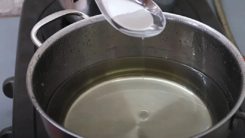 Cách nấu nước đường dùng để pha chế và làm bánh đơn giản