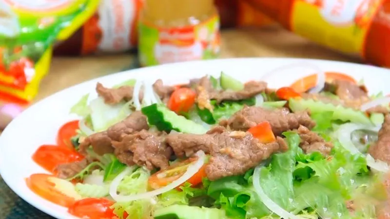 Chống ngấy bữa ăn với Salad trộn thịt bò dễ làm tại nhà