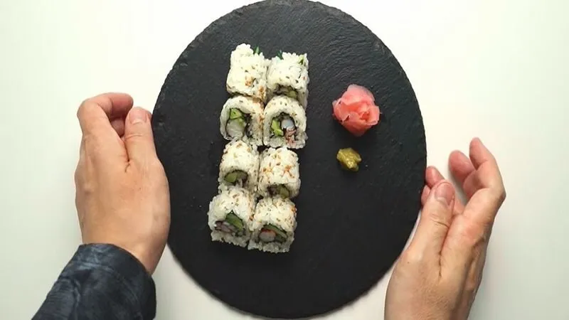 Công thức làm sushi thanh cua bơ dẻo ai ăn cũng thích