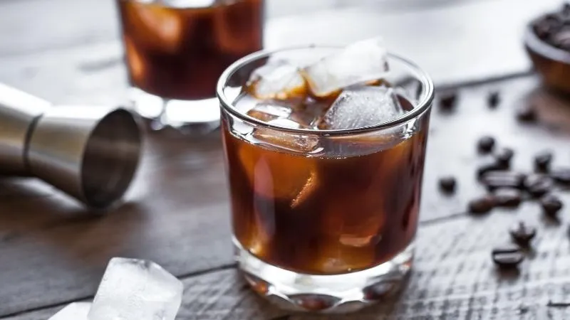 Công thức pha black russian cocktail mạnh mẽ, chuẩn vị xứ Nga