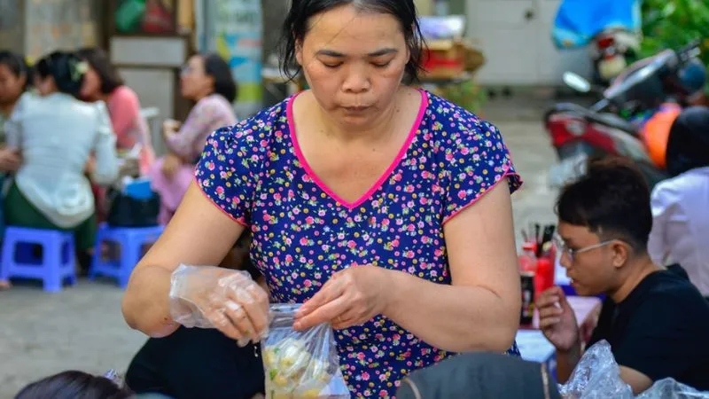 Độc đáo hàng bánh chay đậm đà vị Huế chỉ mở bán 2 ngày trong tháng tại Đà Nẵng