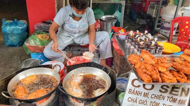‘Đột nhập’ những điểm bán quà vặt độc lạ quanh Sài Thành
