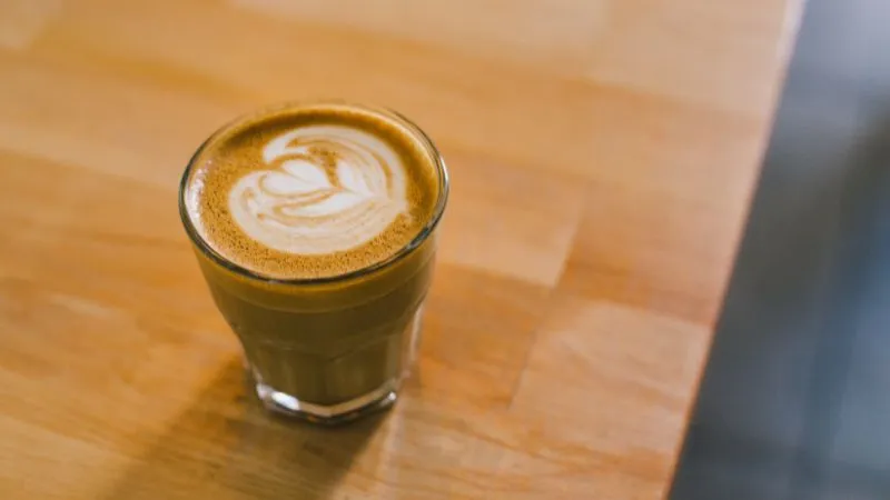 Flat White là gì ? Cách phân biệt với latte