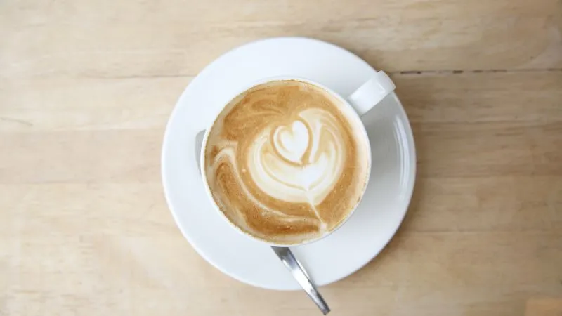 Flat White là gì ? Cách phân biệt với latte