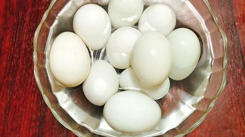 Hướng dẫn cách làm trứng vịt muối để lâu ăn vẫn ngon dễ làm tại nhà