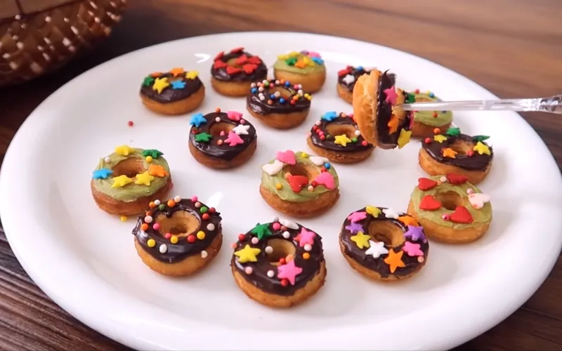 Hướng dẫn làm donut mini đơn giản, ngon như ngoài hàng