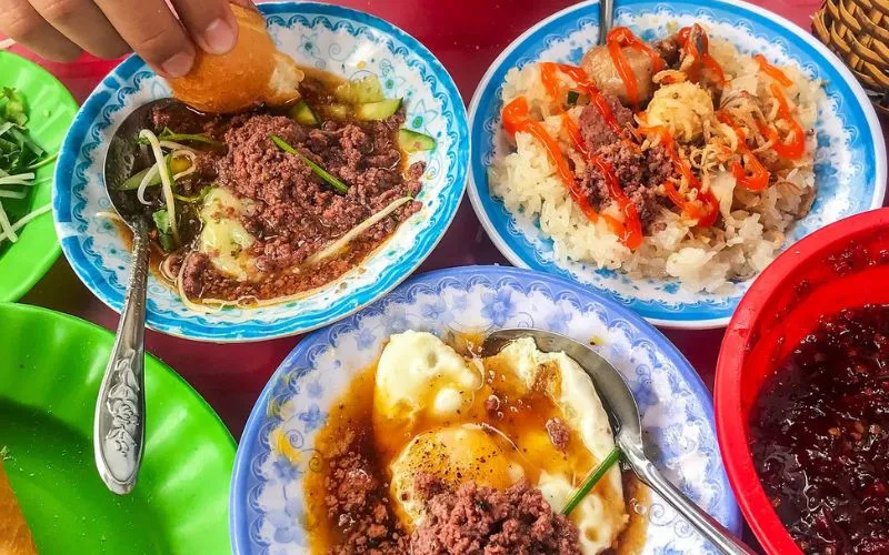 Khám phá 5 khu phố ẩm thực ở Quy Nhơn chỉ thổ địa mới rõ