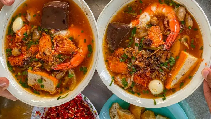 Khám phá 5 quán ăn vỉa hè siêu hút khách Tây tại Sài Gòn