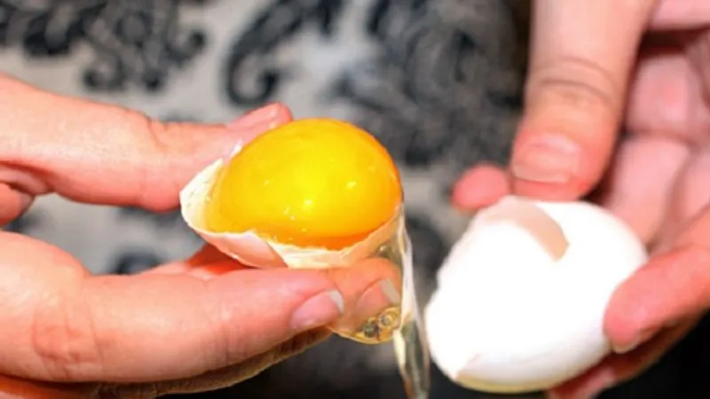 Lòng đỏ trứng có đánh bông được không? Cách đánh bông trứng nhanh