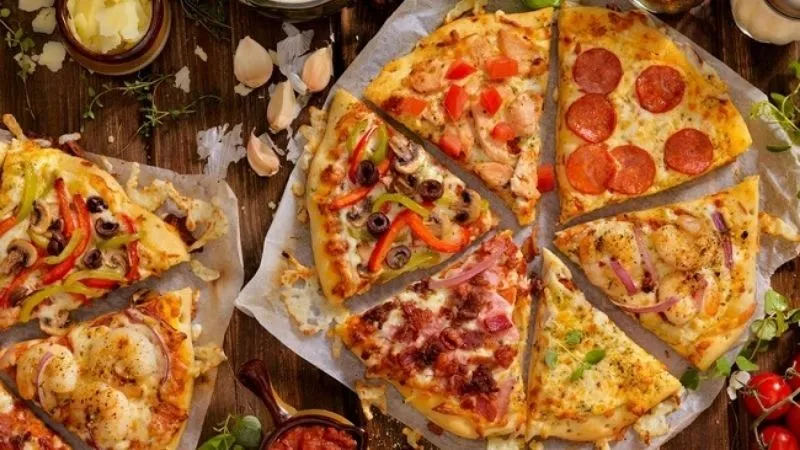 Lý do bánh pizza hình tròn nhưng luôn được để trong hộp hình vuông