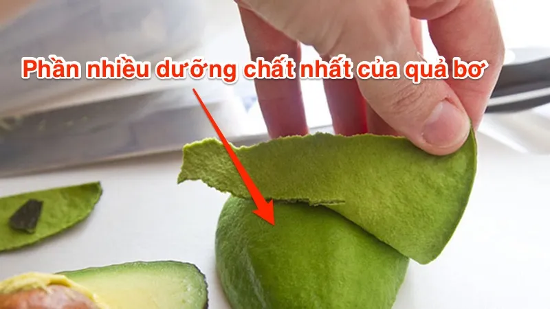 Mẹo bóc vỏ quả bơ để lấy được hết thịt bơ và dưỡng chất