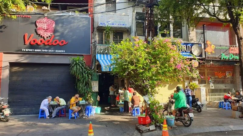 Nhớ hoài hương vị độc đáo của hủ tiếu cua tồn tại hơn 70 năm giữa lòng Sài Gòn